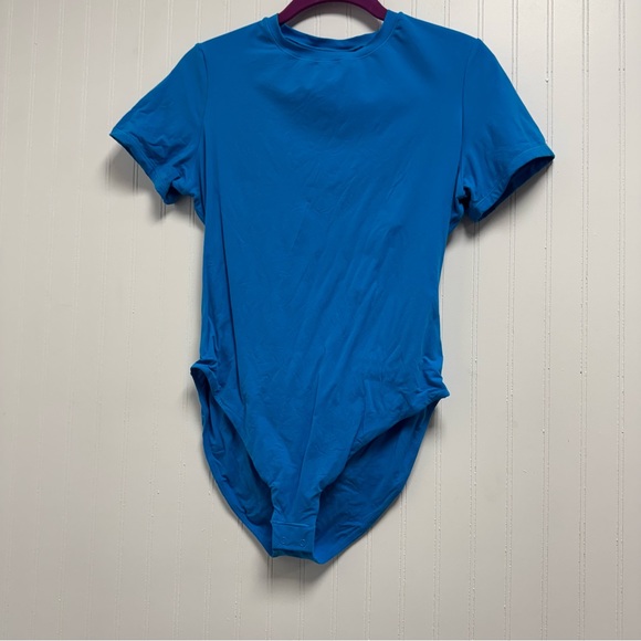 Skims Fits Everybody T-Shirt Bodysuit - Picture 2 of 5